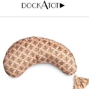 BNWT- DockaTot nursing pillow. La Maman Wedge - Busy Bees